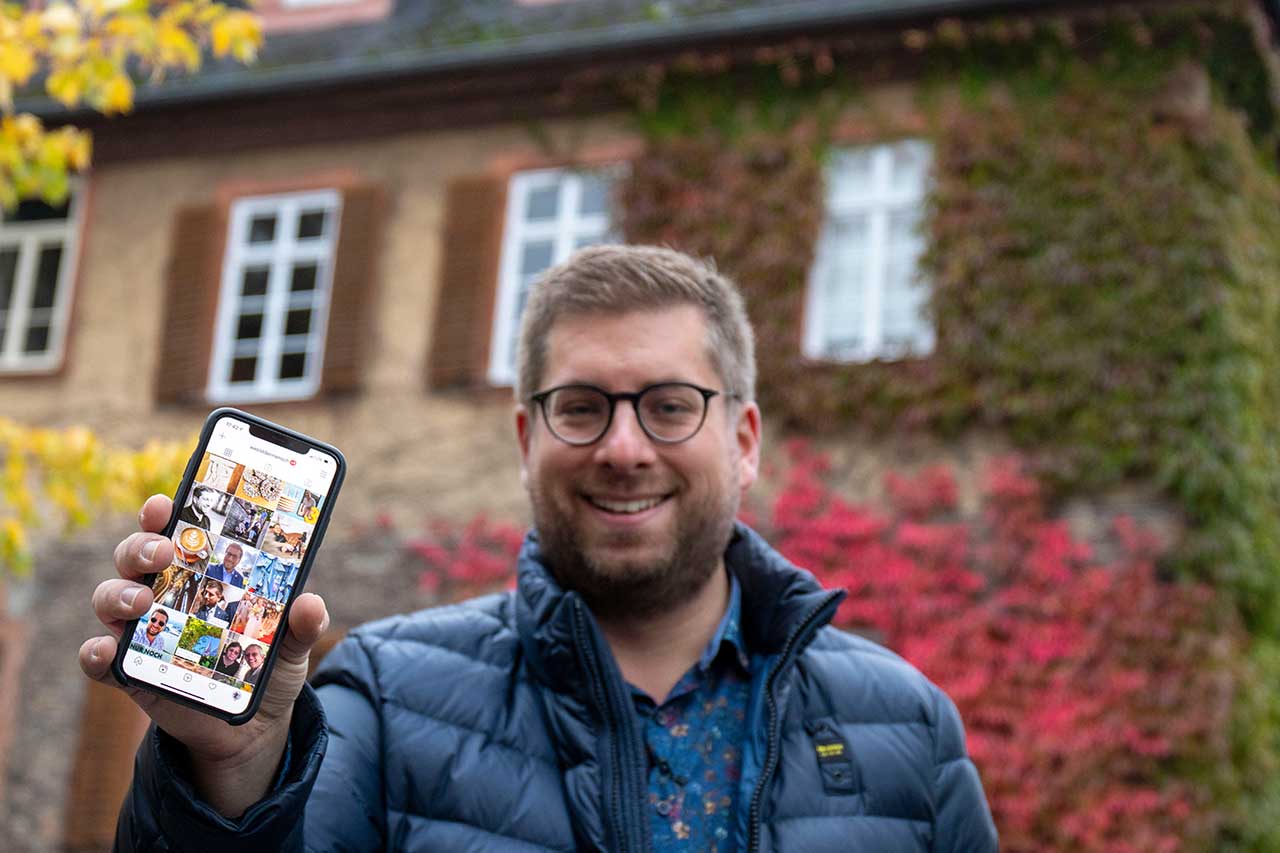 Immer dabei: Jörg Niesner und sein Smartphone. Mehr als 6.000 Follower hat er auf seinem Instagram-Profil.