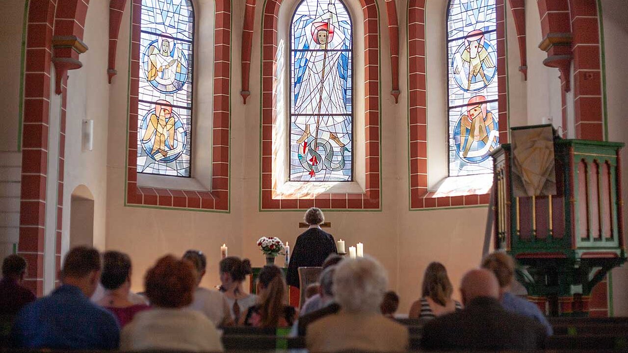 Können Ehrenamtliche Hauptamtliche beim Gottesdienst erstetzen?