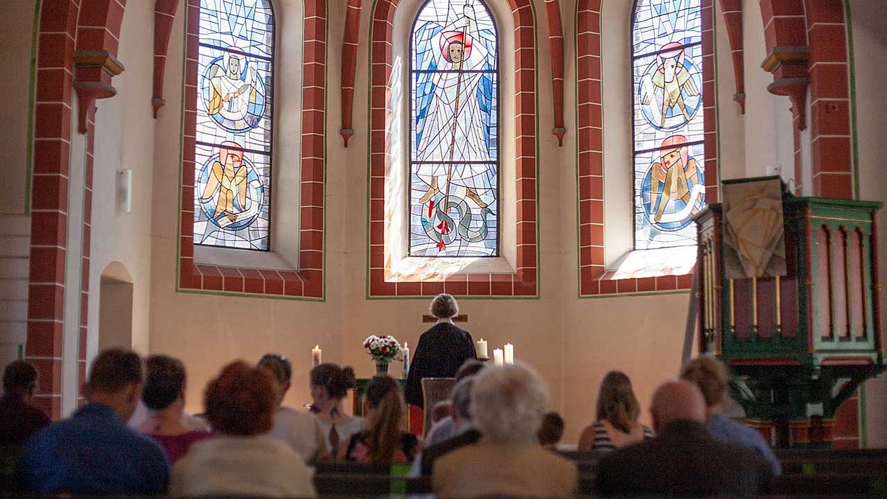 Können Ehrenamtliche Hauptamtliche beim Gottesdienst erstetzen?