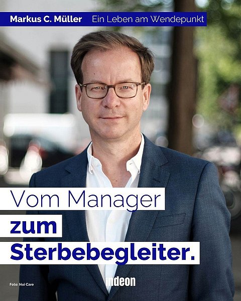 Ein weißer Mann mit Anzug, Brille und braunen Haaren: Das ist Markus. Text: "Markus C. Müller. Ein Leben am Wendepunkt. Vom Manager zum Sterbebegleiter."