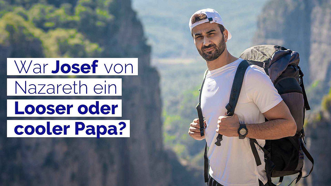 Junger Wanderer in den Bergen. Er blickt in die Kamera. Auf dem Bild steht der Text: War Josef von Nazareth ein Looser oder cooler Papa?