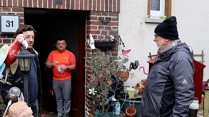 Unterwegs in Gießen Nordstadt - Christoph Geist (rechts) ist immer nah bei den Menschen.