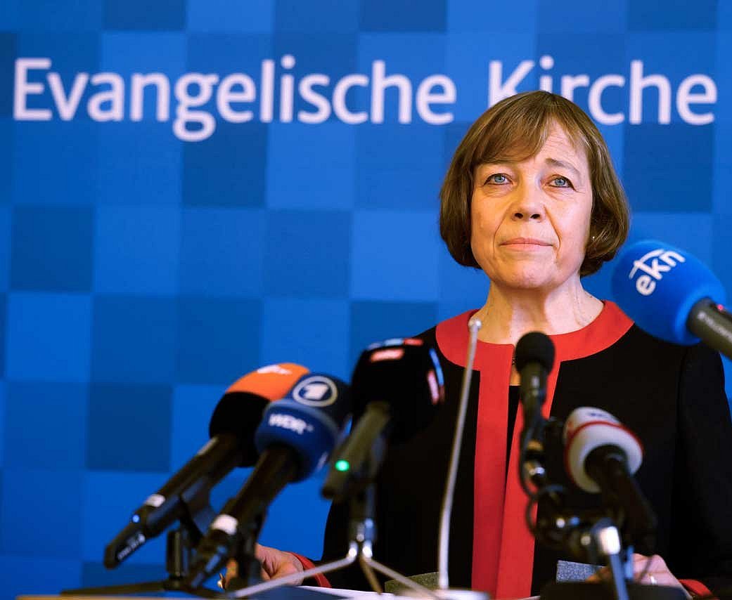 Annette Kurschuss in der Pressekonferenz
