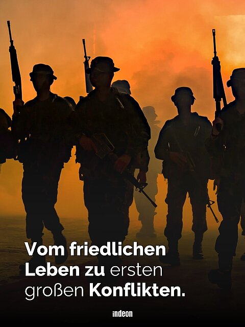 Silhouetten von Soldaten mit Gewehren vor orangefarbenem Rauch, Text: „Vom friedlichen Leben zu ersten großen Konflikten.“