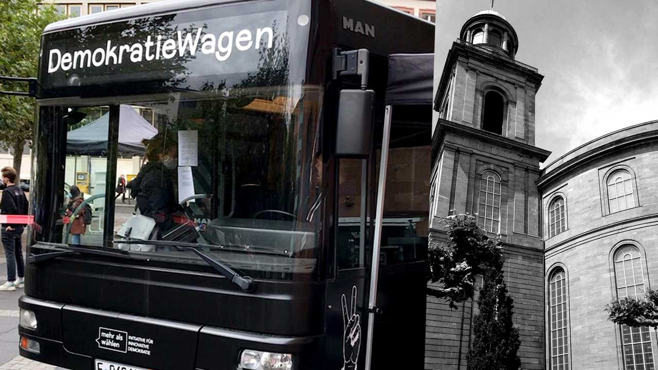 Ein Bus für Demokratie - vor der Frankfurter Paulskirche