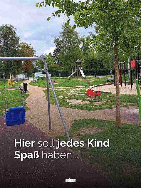 Ein Spielplatz mit inklusiven Spielgeräten in Dreieich-Götzenhain und dem Text "Hier soll jedes Kind Spaß haben".