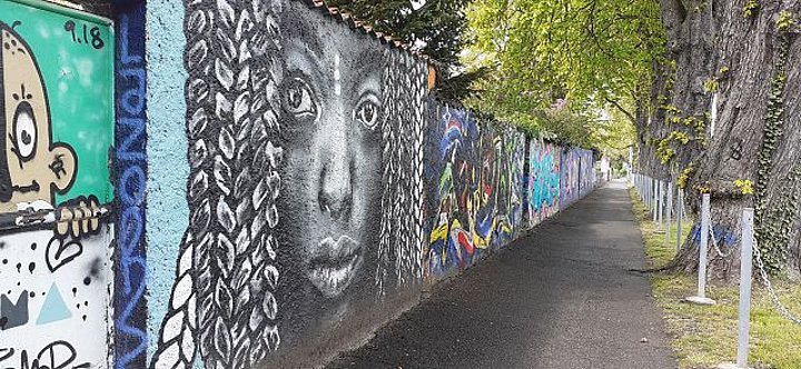 Viele Menschen gehen hier täglich spazieren