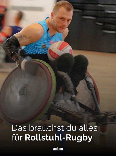 Flo mit dem Ball auf dem Schoß in Action beim Rolli-Rugby