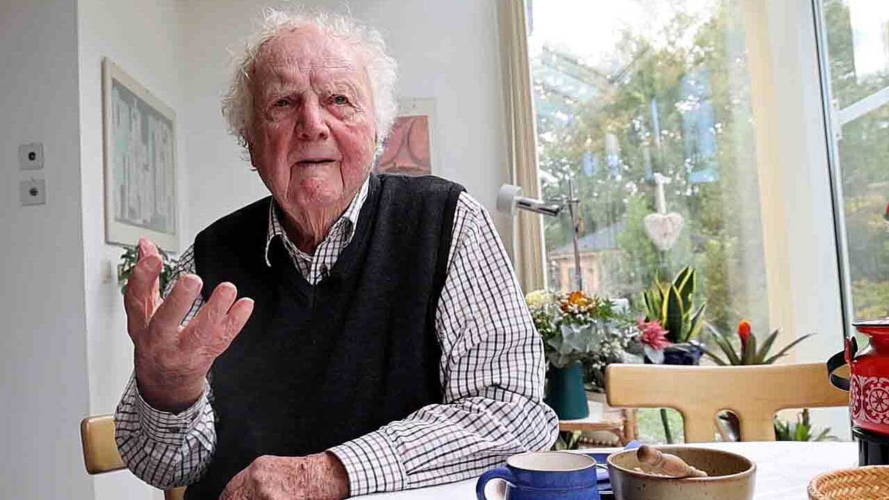 Friedhelm Borggrefe, Pfarrer und ehemaliger Ludwigshafener Dekan, in seinem Haus.