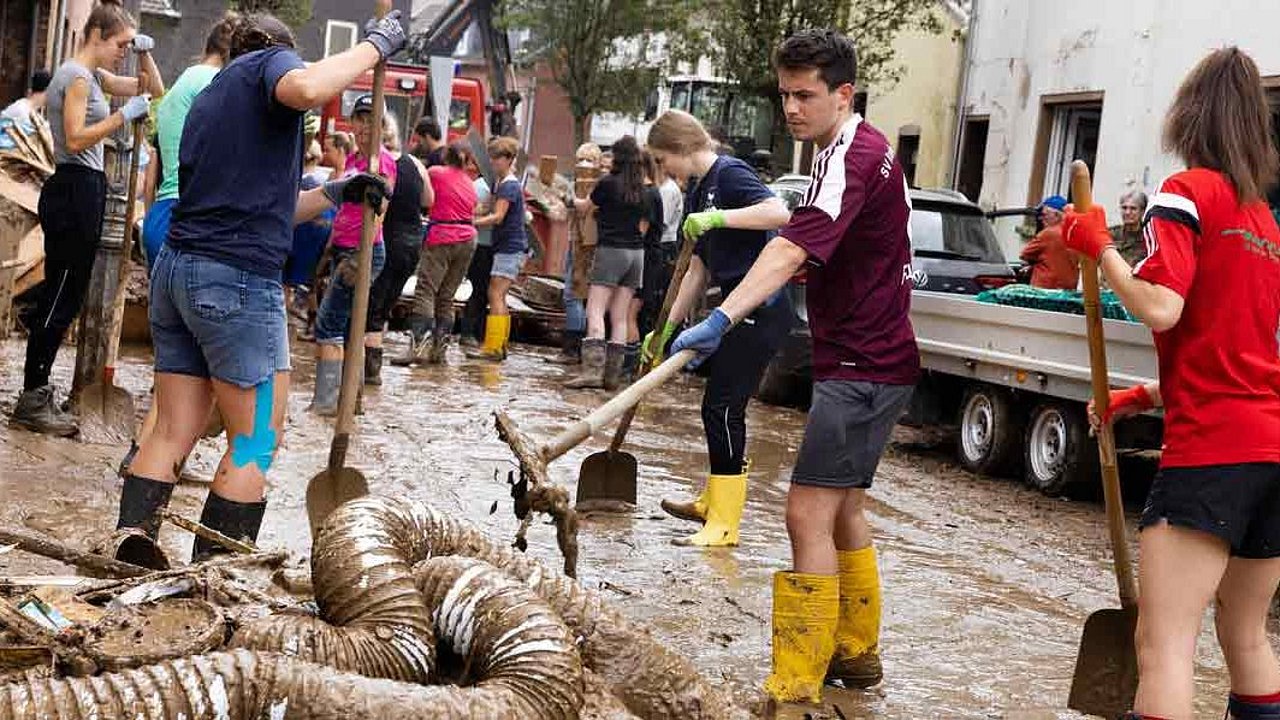 Helfer:innen in Odendorf nach der Flut