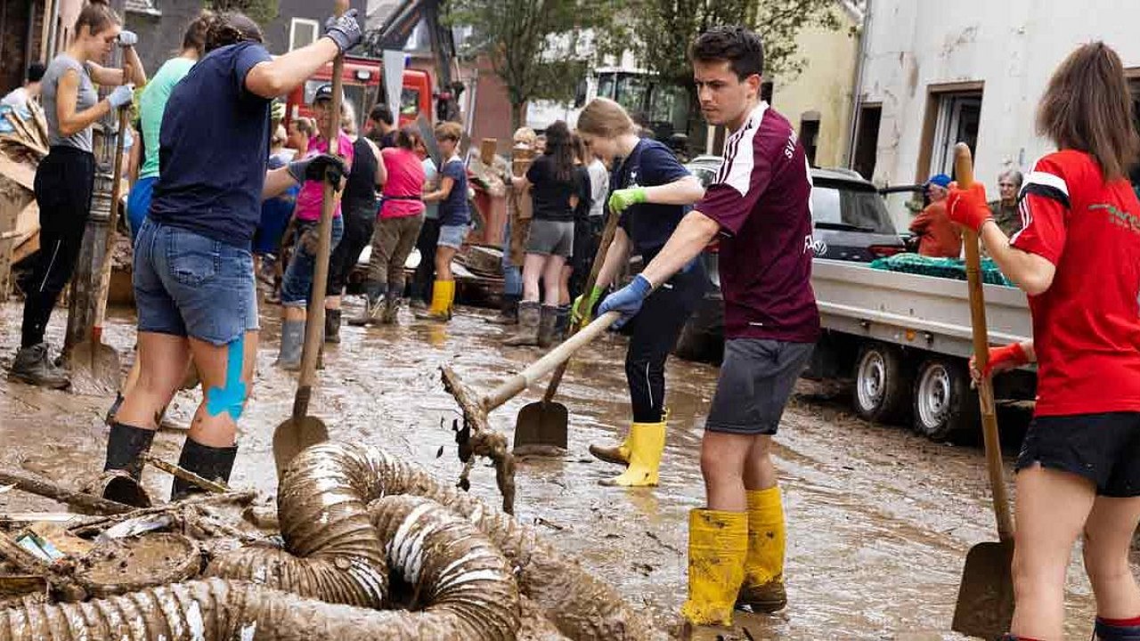 Helfer:innen in Odendorf nach der Flut