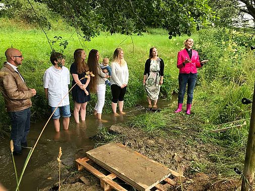 Taufe im Idsteiner Wolfsbach