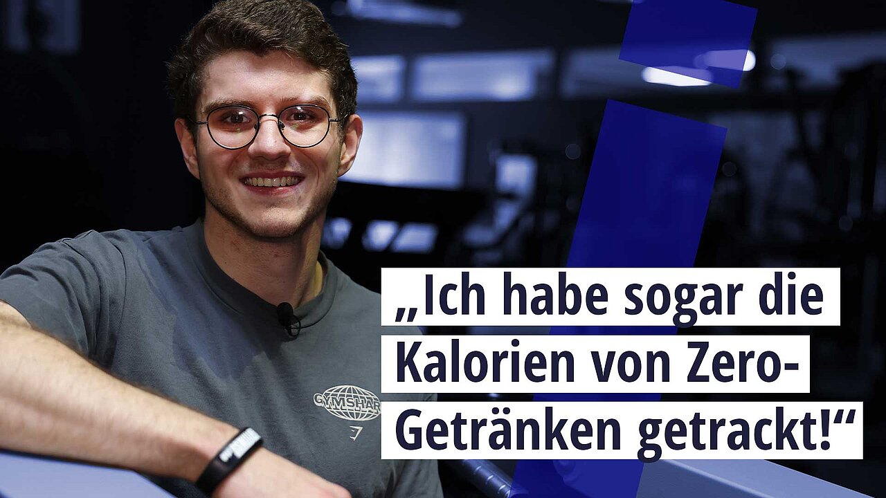 David im Gym, lächelnd in die Kamera. Dazu das Zitat: „Ich habe sogar die Kalorien von Zero-Getränken getrackt!“