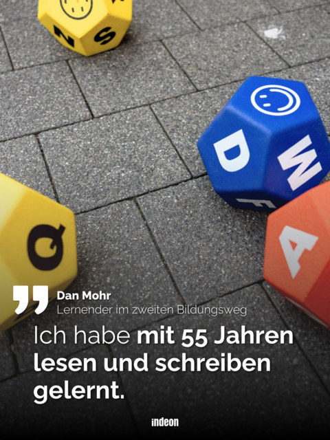 Buchstabenwürfel auf Asphalt