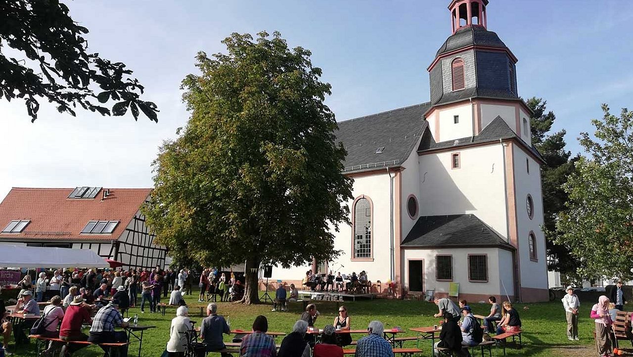 700 Menschen feierten in Gundernhausen ein fröhliches Fest. Sie zeigten, dass sie für christliche Werte stehen.