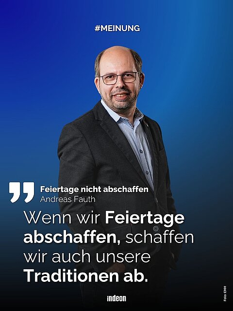 Zu sehen ist eine blaue Textkachel mit dem Hashtag Meinung oben in der Mitte. Zu sehen ist außerdem Chefredakteur Andreas Fauth, der seitlich geneigt in die Kamera blickt. In weißer Schrift steht geschrieben: Wenn wir Feiertage abschaffen, schaffen wir auch unsere Traditionen ab. 