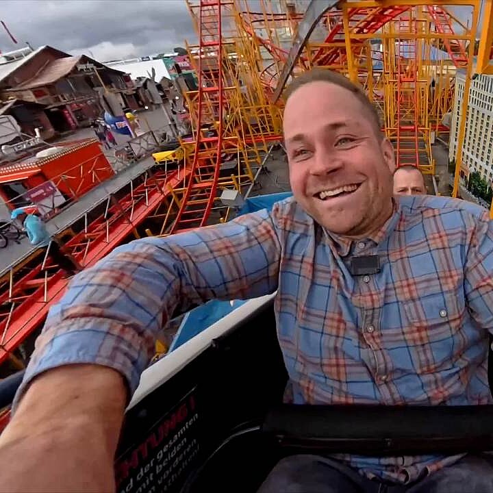 Lucas testet, wie barrierefrei der Cannstatter Wasen ist