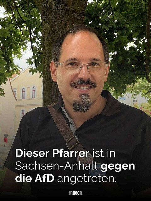 Porträt eines Mannes mit Bart und Brille vor Bäumen, Text: „Dieser Pfarrer ist in Sachsen-Anhalt gegen die AfD angetreten.“
