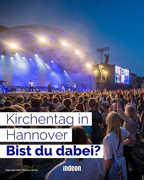 Zu sehen ist die Kirchentagsbühne. Darauf der Text: Kirchentag in Hannover: Bist du dabei? 