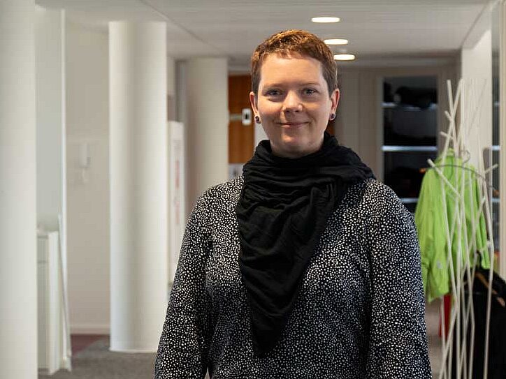 Esther Stosch in der Redaktion