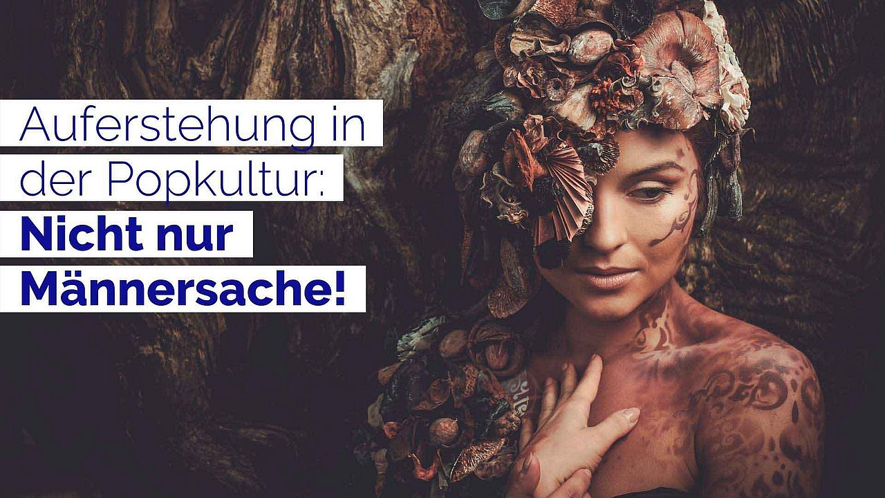 Mythisches Frauenwesen im Wald - Halb Baum/ Halb Mensch