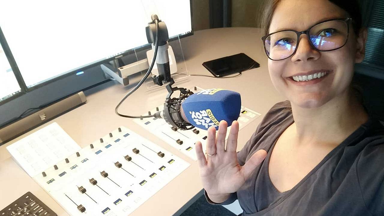 Charlotte Mattes moderiert bei Harmony FM