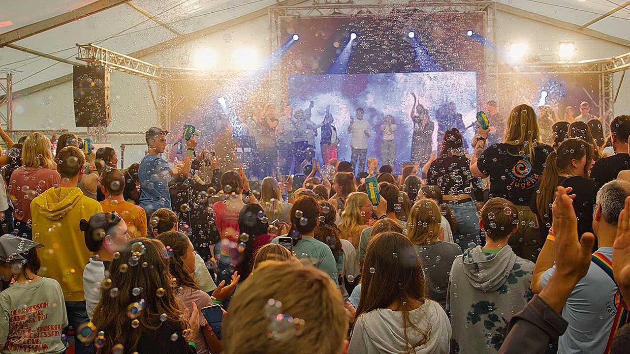 Gute Stimmung beim Jugendkirchentag in Biedenkopf 2024