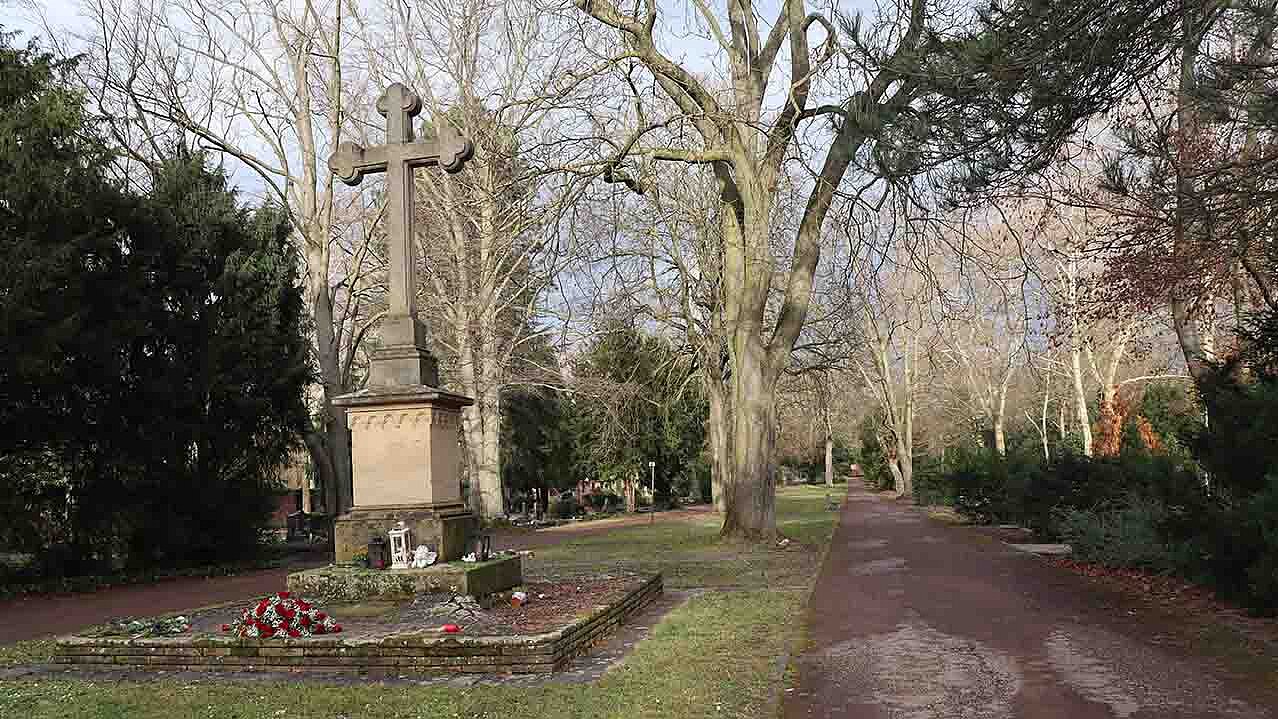 Kreuz auf dem Friedhof in Ludwigshafen