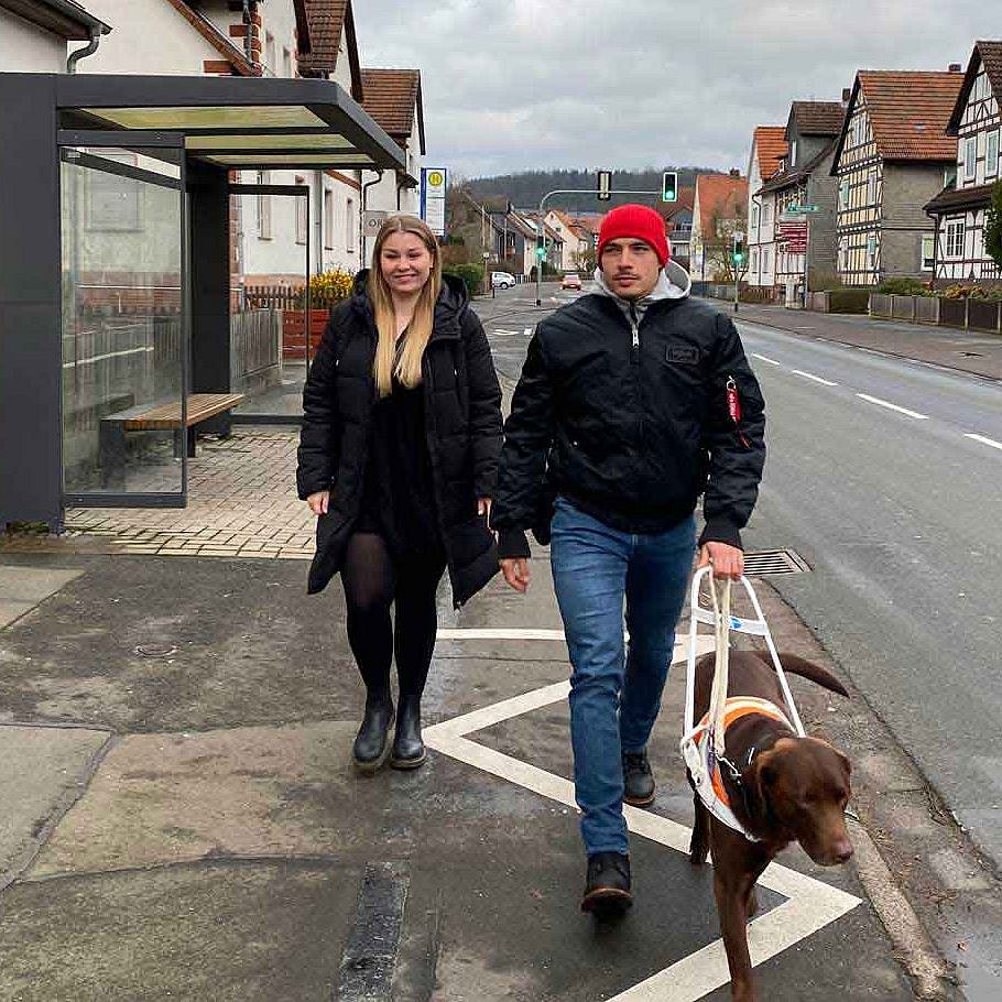 Nikolaos unterwegs mit seiner Freundin Sarah