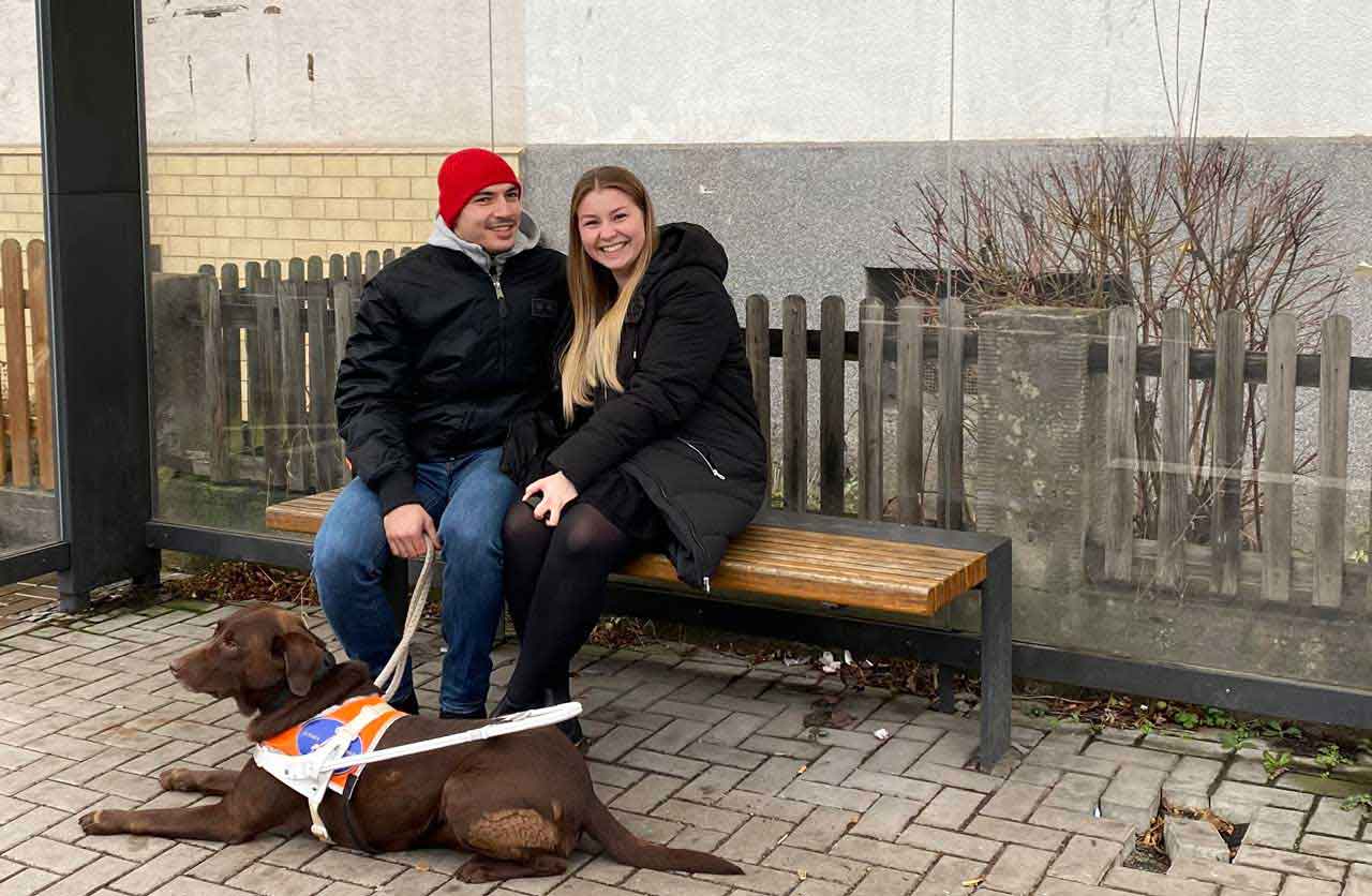 Nikolaus mit seiner Freundin Sarah und Blindenhund Orlando