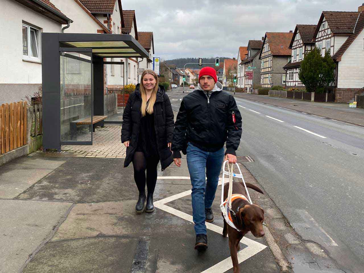 Nikolaos unterwegs mit seiner Freundin Sarah