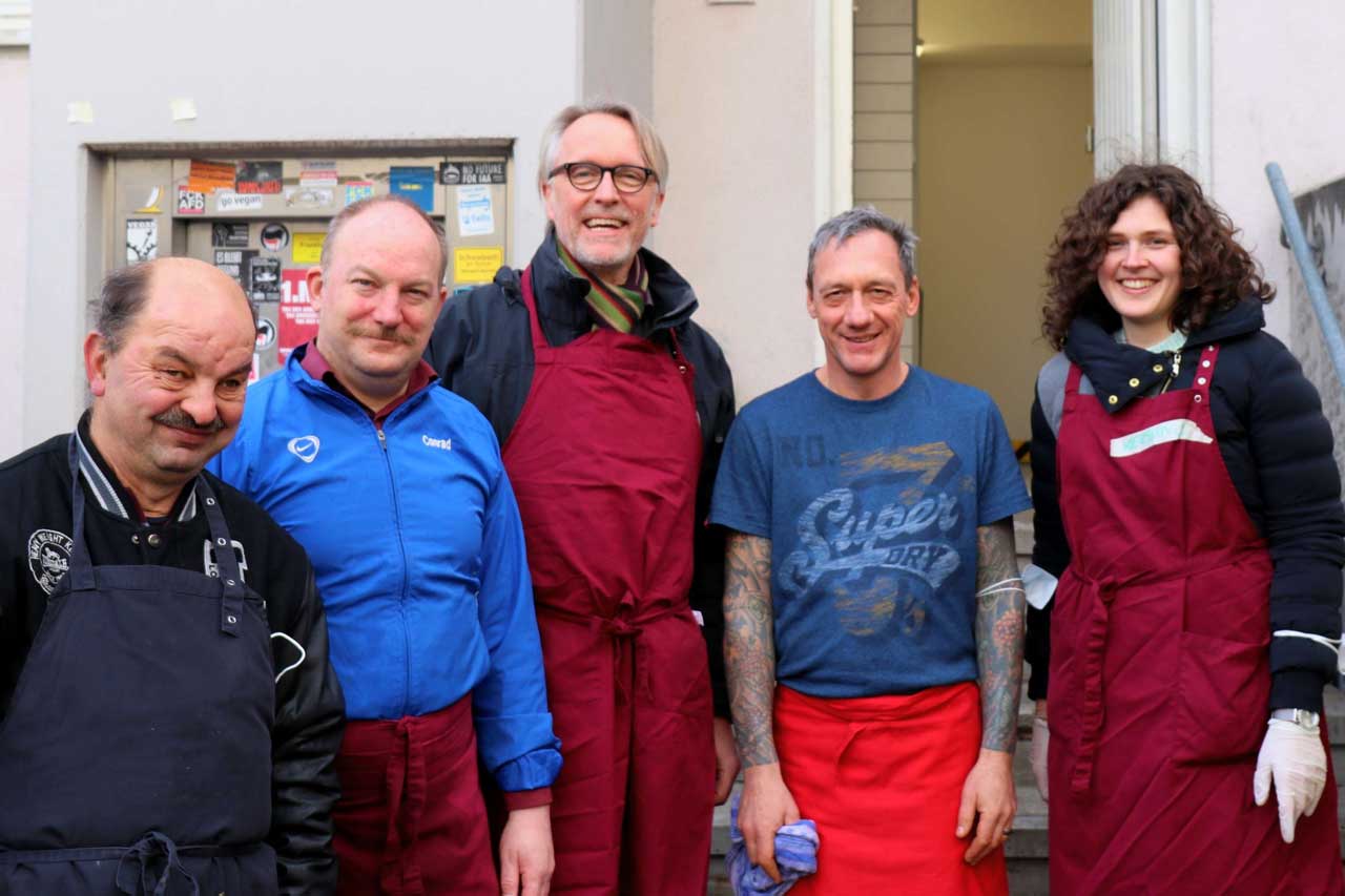 Gruppenfoto von den ehrenamtlichen der ada_kantine