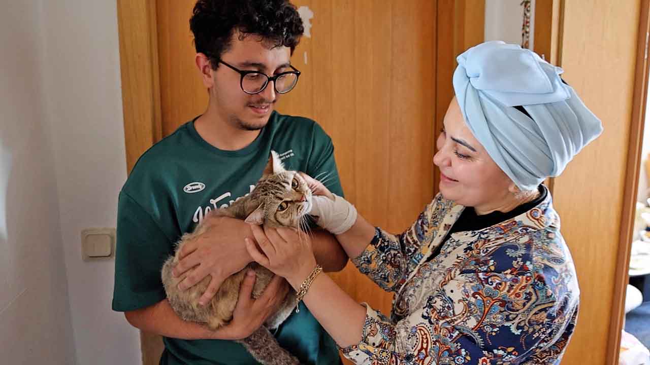 Mohammed und seine Mutter Ilham in ihrer Wohnung in Grünstadt.