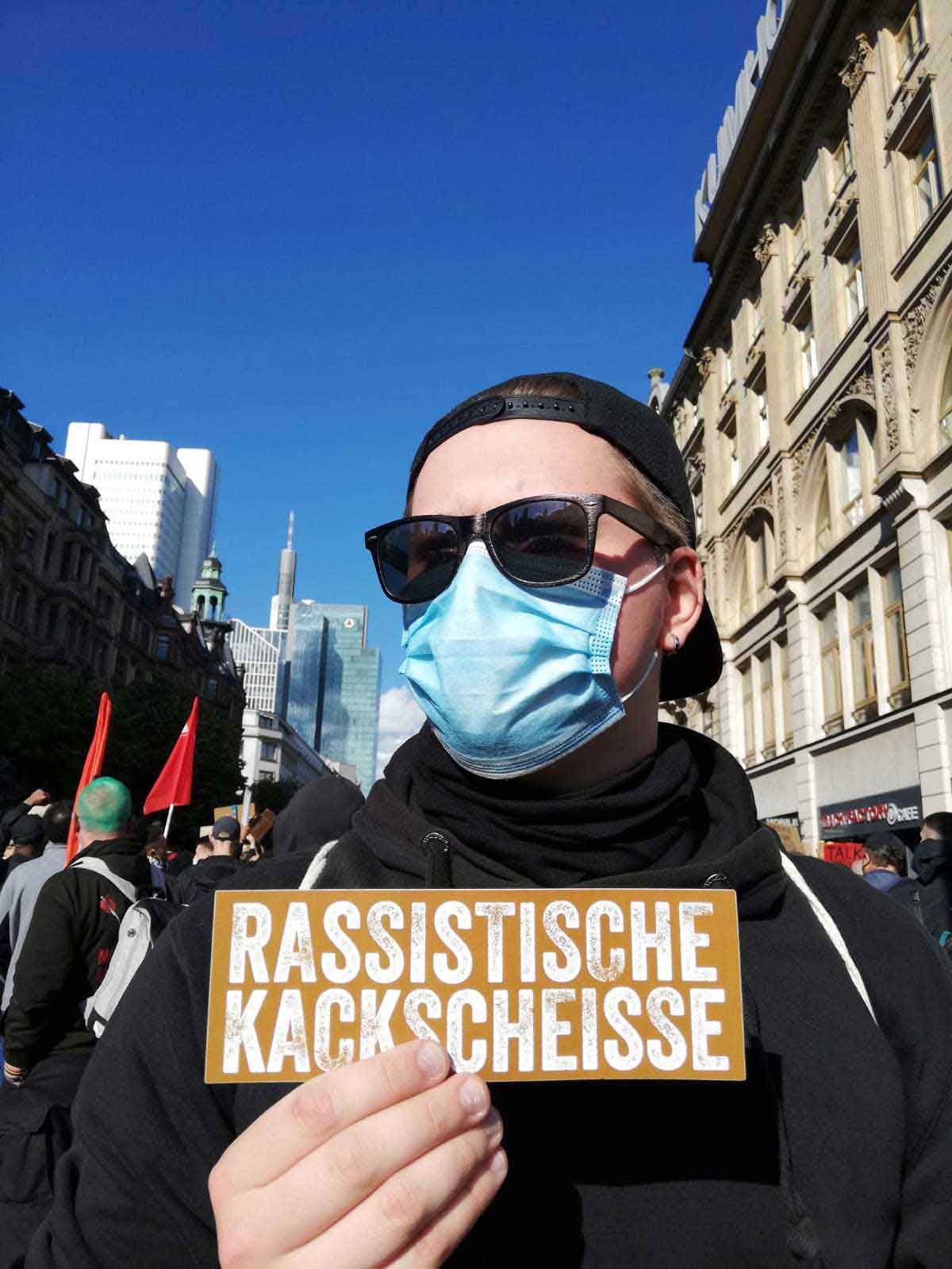 Zacharias Neserke auf einer Demonstration in Frankfurt