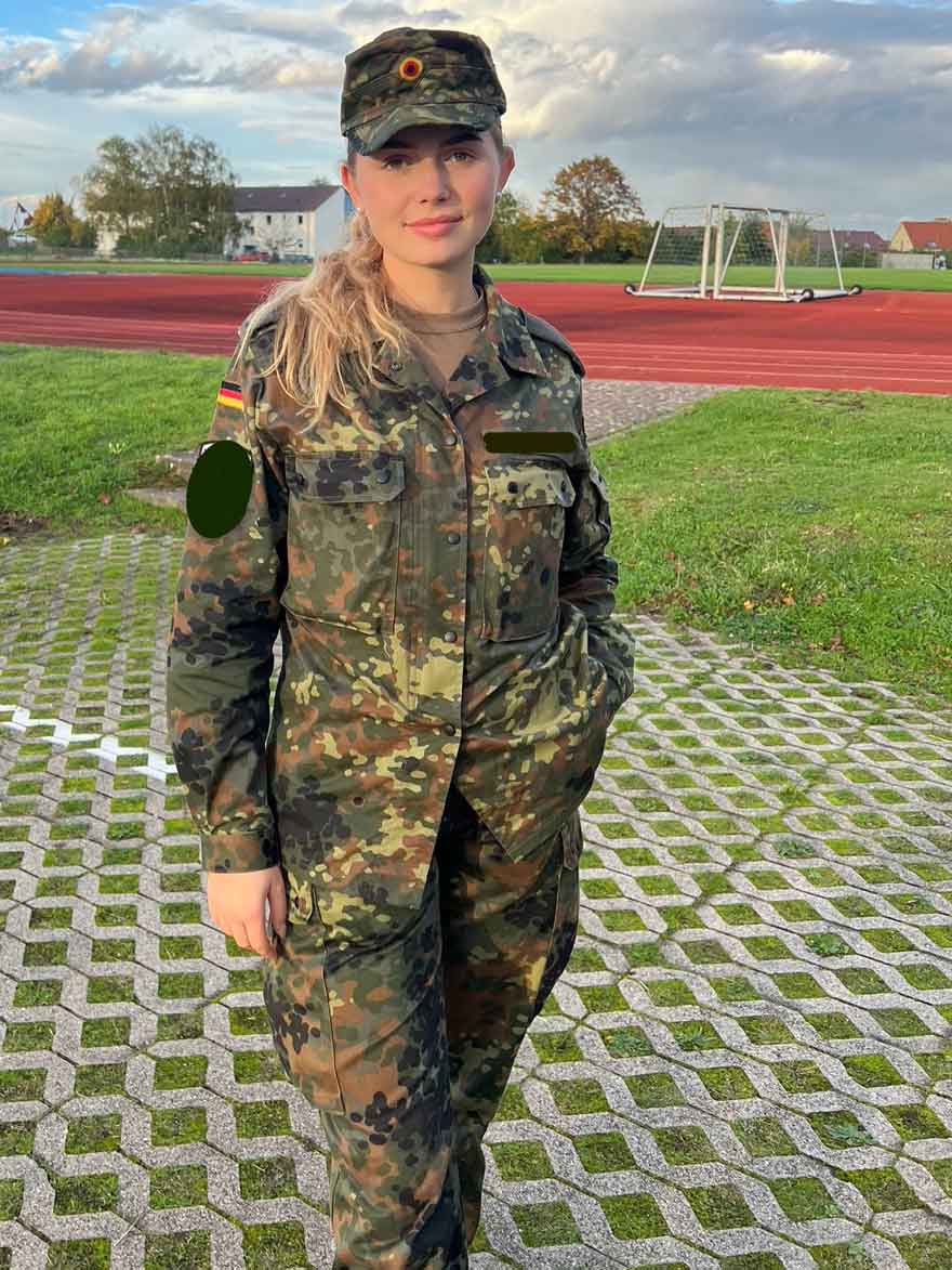 Floriane in ihrer Bundeswehruniform