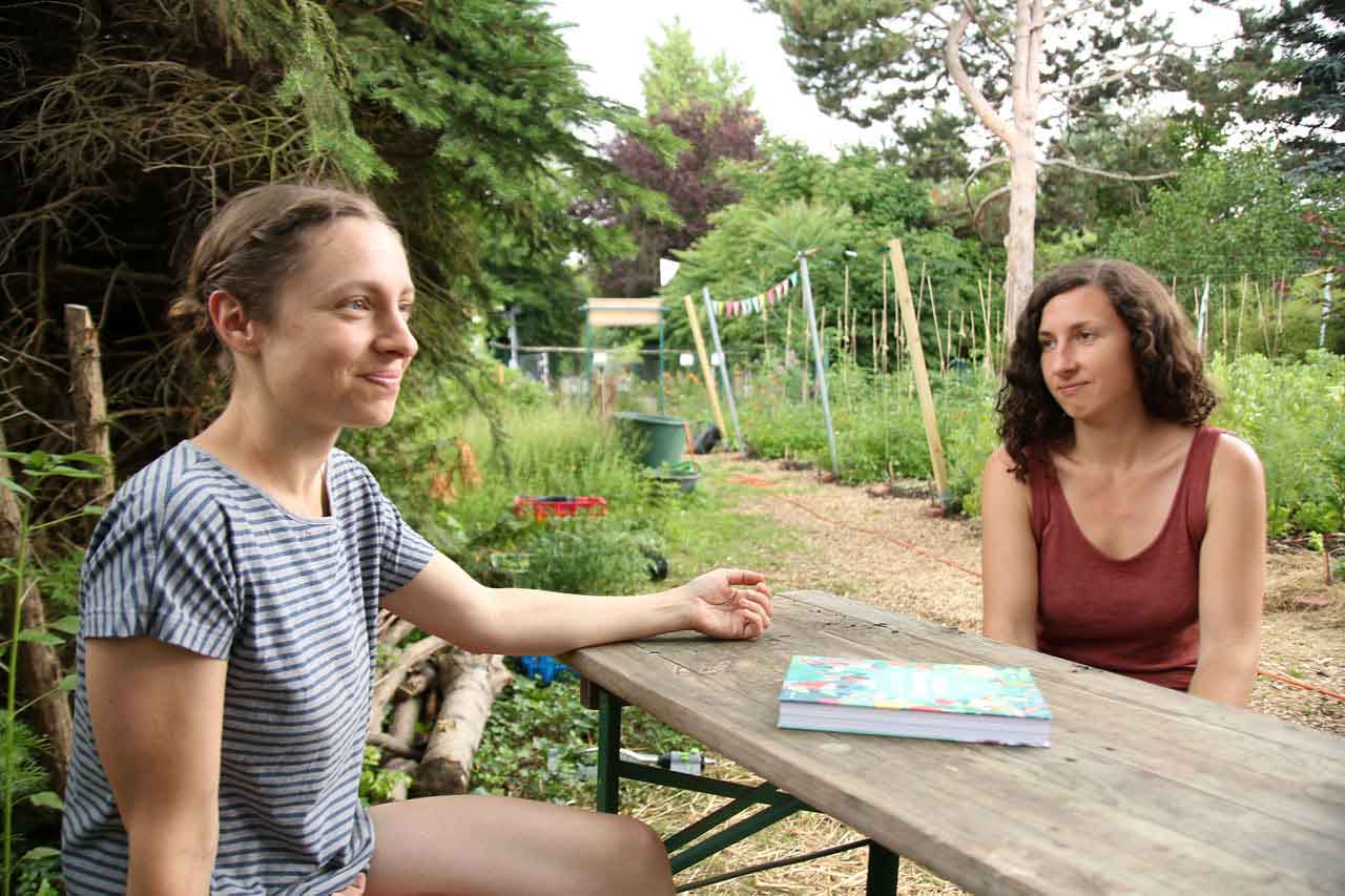 Juliane Ranck und Laura Setzer haben in Frankfurt die „GemüseheldInnen“ gegründet.