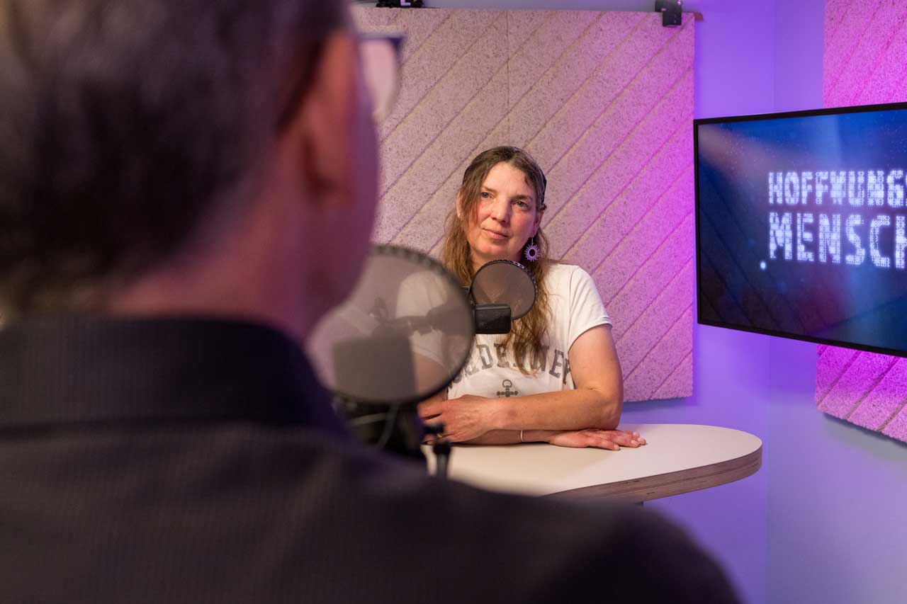 Mirjam Hentschel bei der Aufnahme vom Podcast Hoffnungsmensch