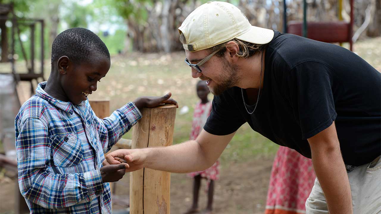 In Sambia hat Simon vor allem bei Kindern und Jugendlichen gearbeitet. 
