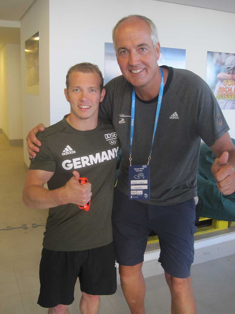 Olympiapfarrer Thomas Weber und Fabian Hambüchen bei den Olympischen Spielen in Rio 2016