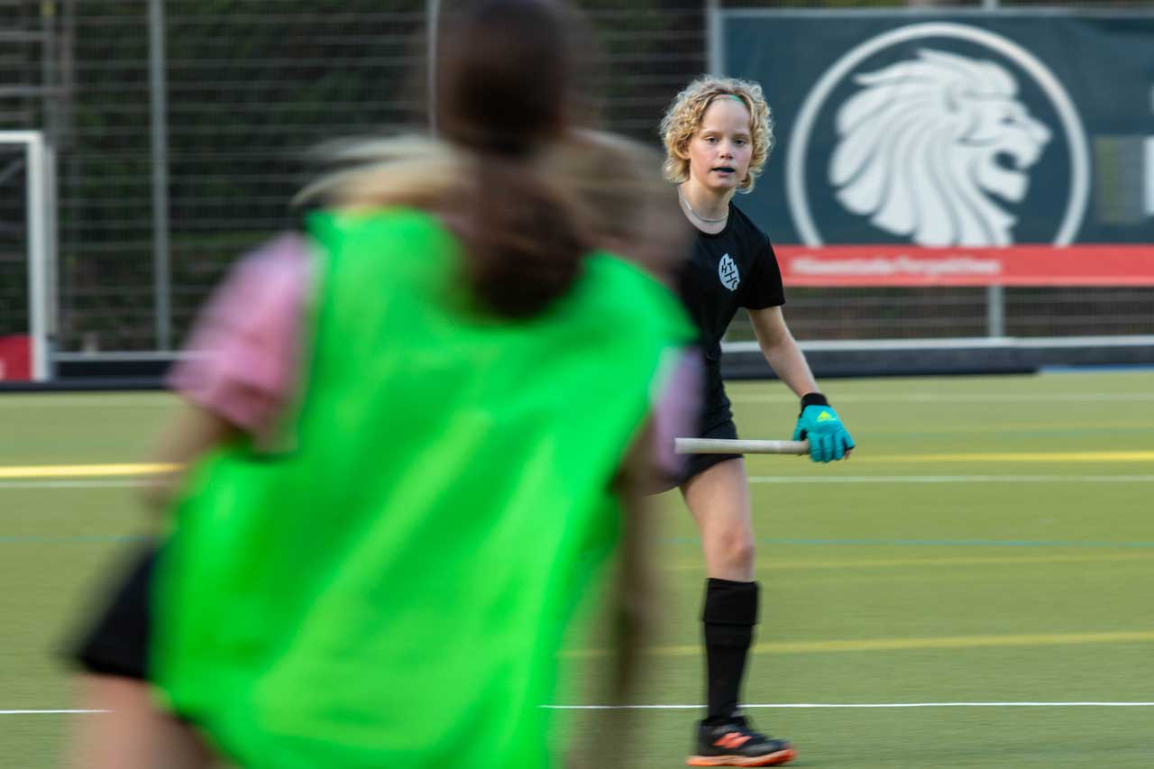 Beim Hockeytraining kann sich Anni ganz auf den Sport konzentrieren.