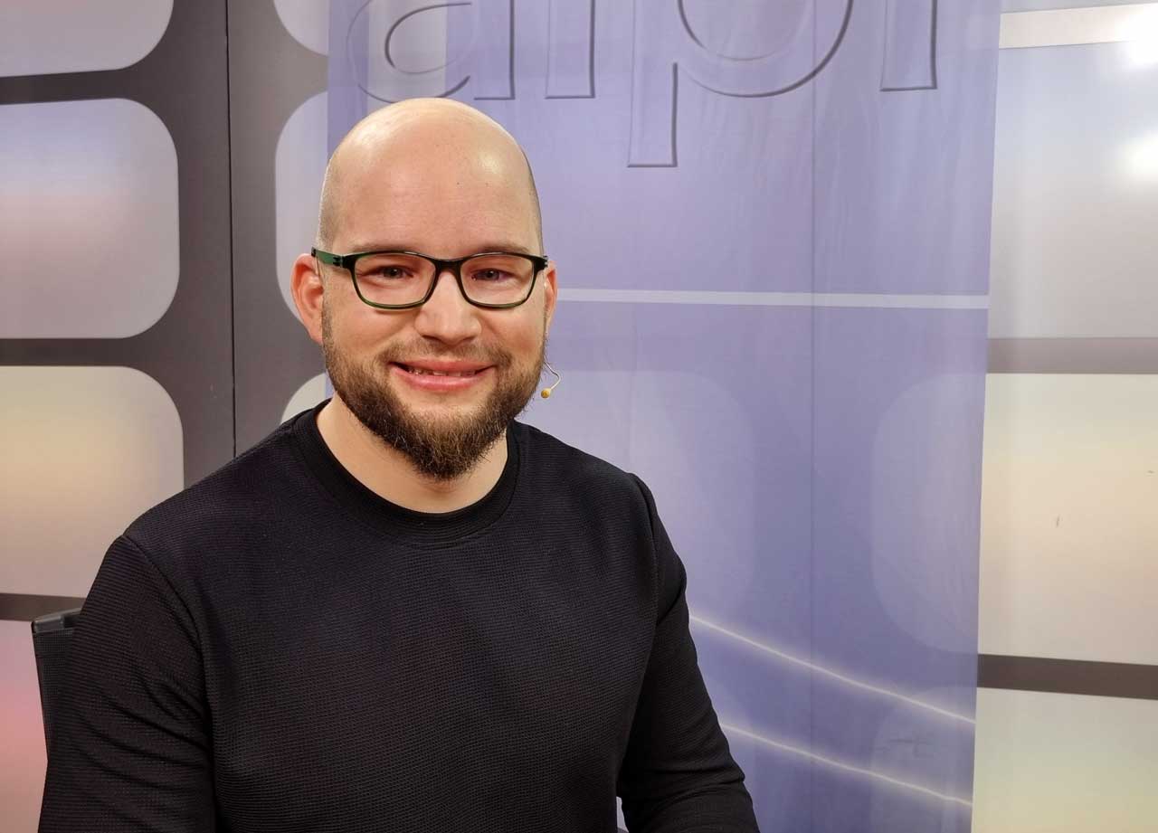 Micha im Studio der Sendung Alpha & Omega