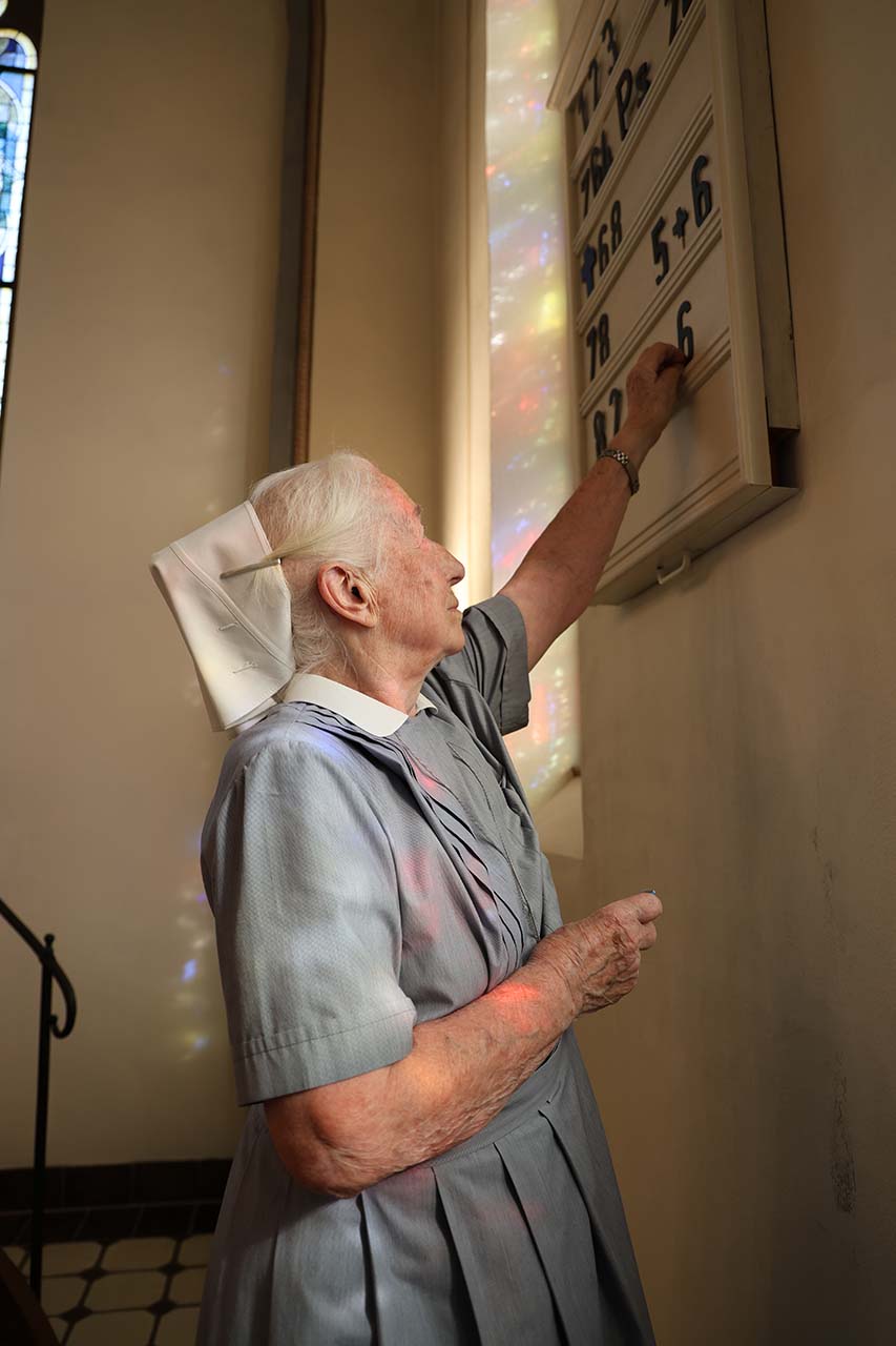 Charlotte Heiß in der Mutterhaus-Kapelle