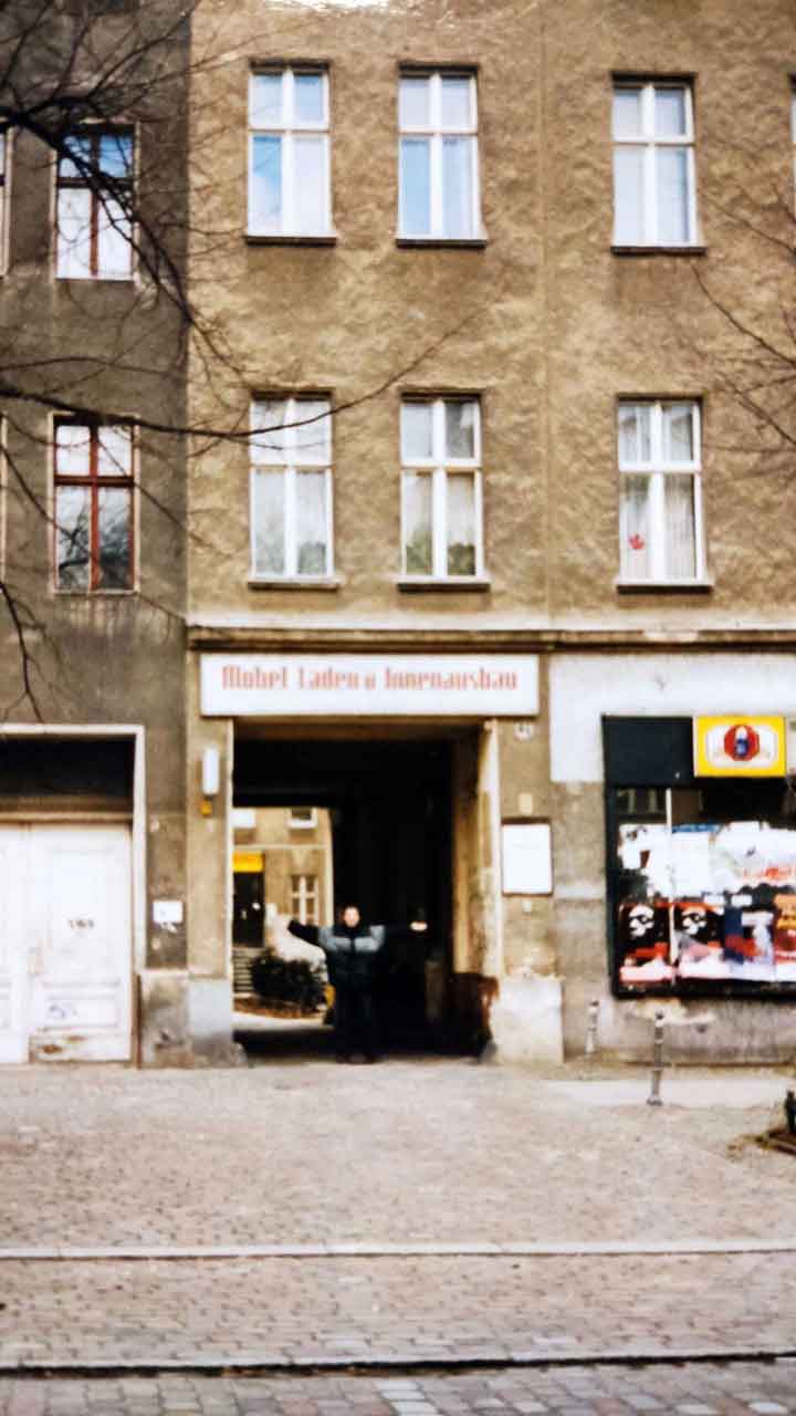 Hofeinfahrt eines Hauses in Kreuzberg.