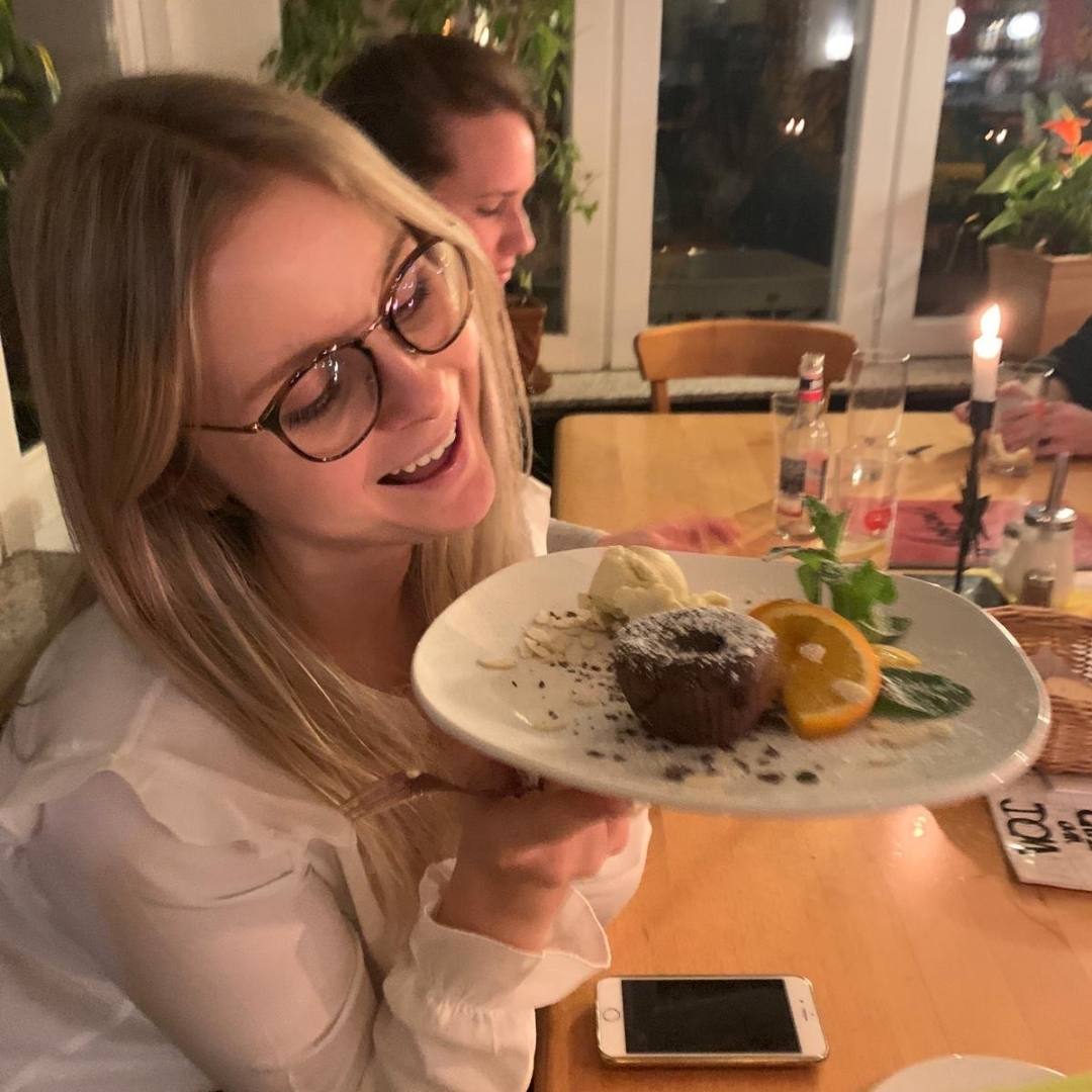 Carina liebt Essen