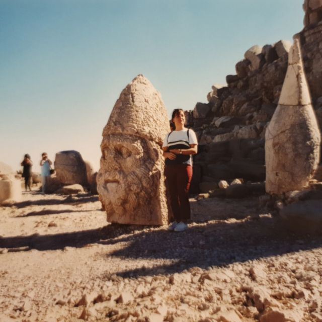 Stefanie auf dem Berg Nemrut.