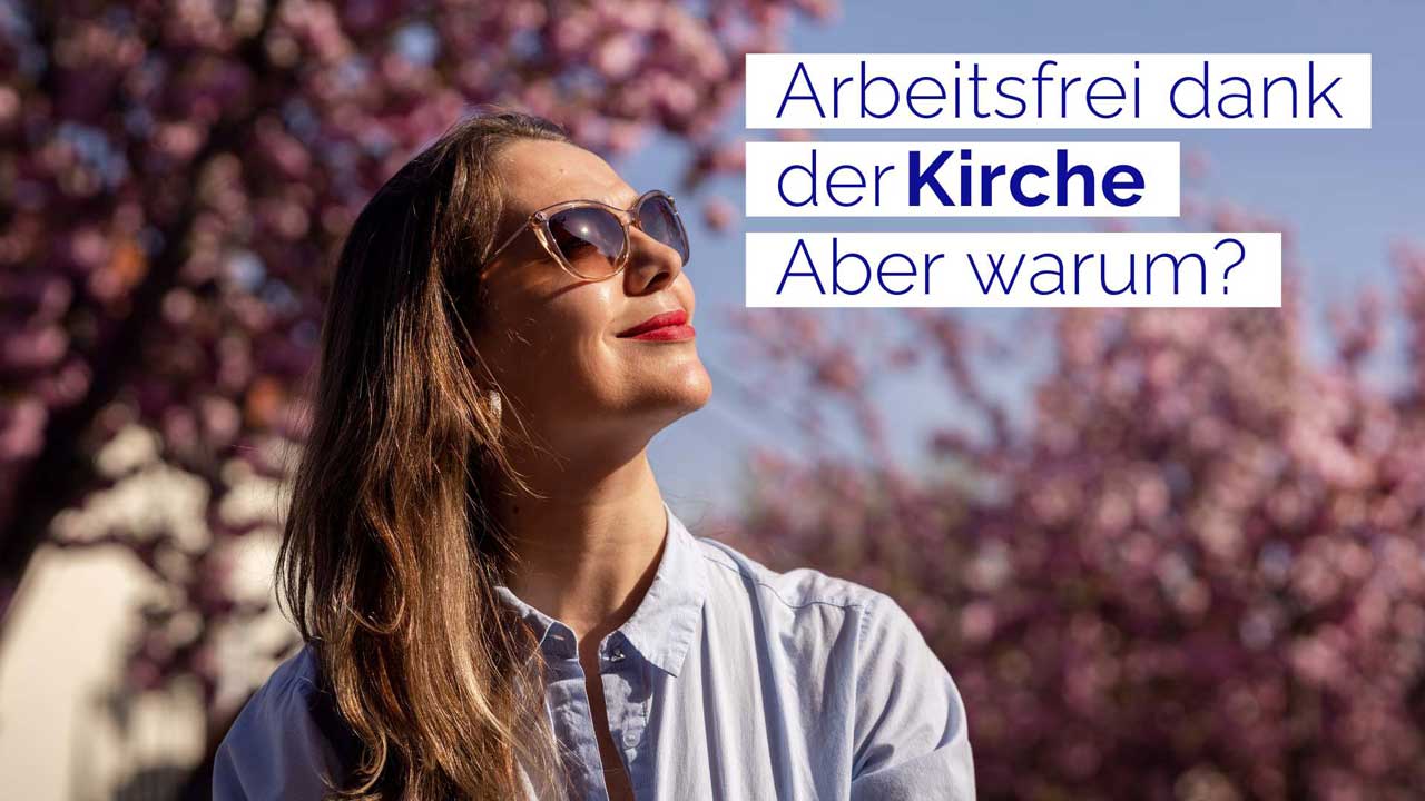 Eine Frau mit Sonnebrille hält ihr Gesicht in die Sonne