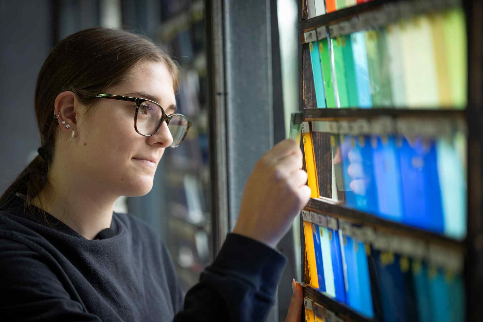 Lena Rückeshäuser macht eine Ausbildung zur Glaserin