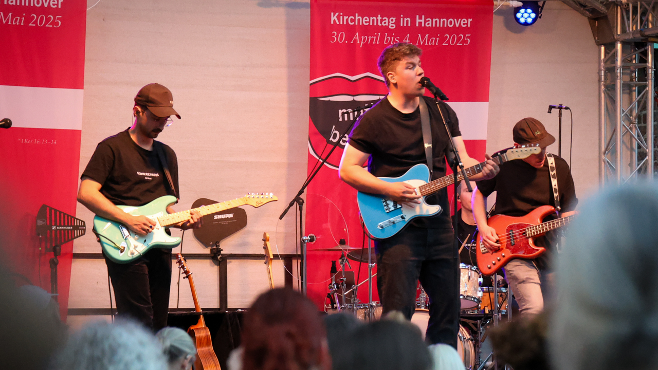 Jonny vom Dahl mit seiner Band auf dem Kirchentag