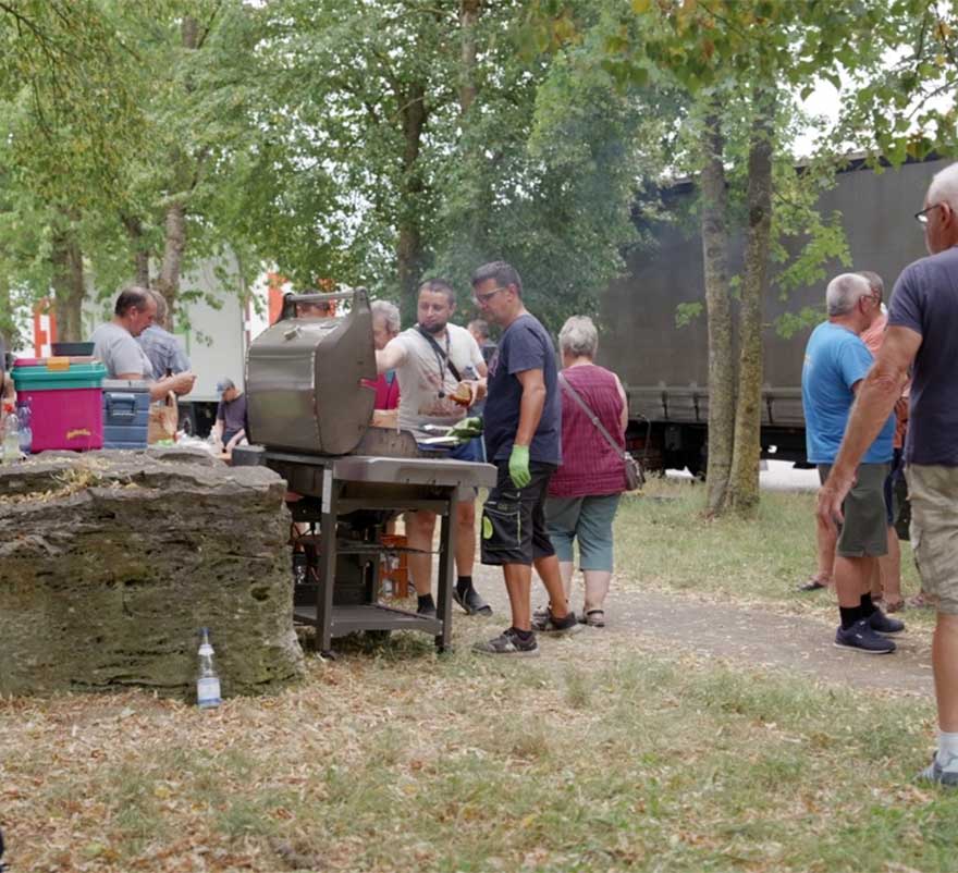 Grillfest für Trucker am Rastplatz