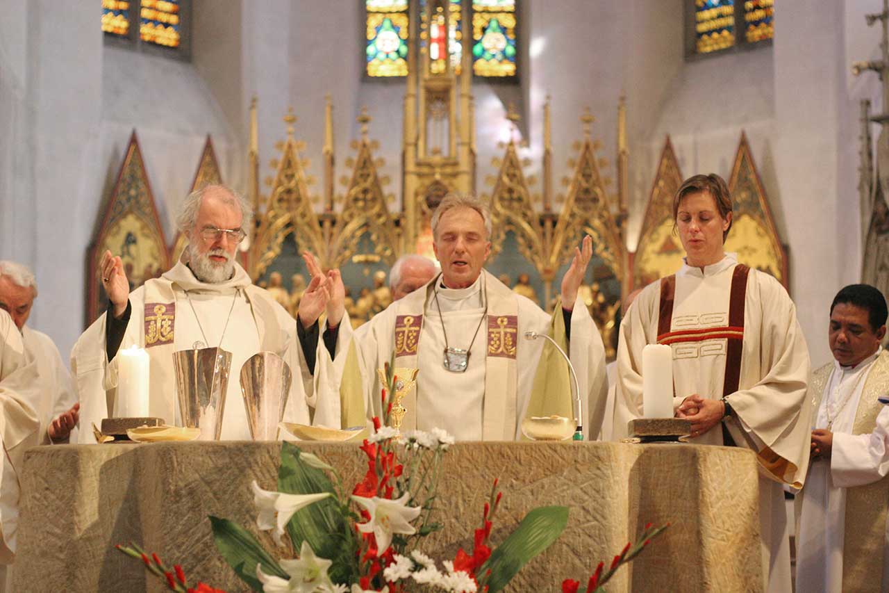 Alt-katholischer Gottesdienst mit den Erzbischöfen Rowan Williams, Joris Vercammen und Diakonin Henriette Crüwell in Freiburg 2006
